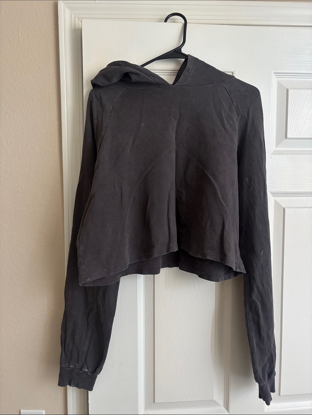 Forever 21 Black Cropped Hooded Sweatshirt